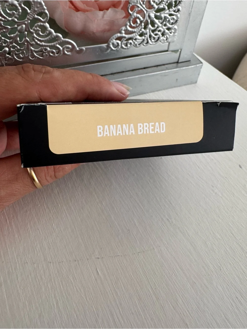 HUDA BEAUTY pressed brightening